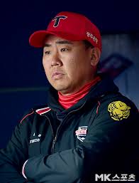 KIA Tigers' 'first starter' foreign pitcher Will Crowe swallowed his  disappointment with a failure t..