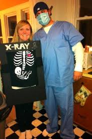 31 Diy Pregnant Halloween Costumes Halloween Kostum Fur Schwangere Arzt Kostum Und Paarkostume Halloween