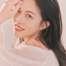 Laurel Lau (@thelaurellau) • Instagram photos and videos