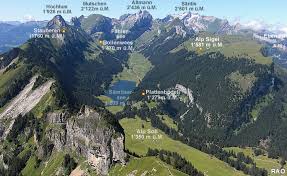 In dieser feuerstelle wurde eine große prächtige eule aus einer gasflasche ausgearbeitet. Raonline Wandern Schweiz Alpstein Ebenalp Hoher Kasten Alp Sigel
