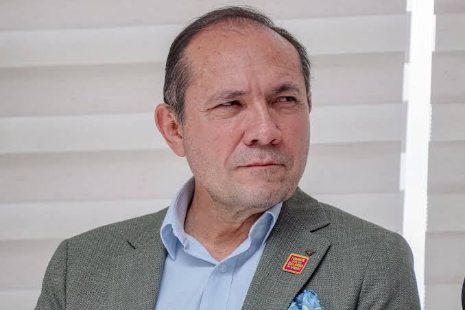 Ministro de Trabajo, Antonio Sanguino, responde a orden de arresto en su  contra por desacato - Semana