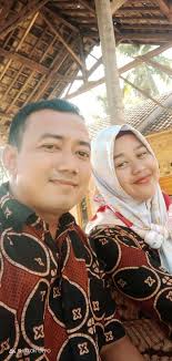 Viral puluhan pelajar SMP tidak bisa baca dan gak tau huruf, netizen pun  heran kenapa bisa naik kelas dan lulus SD. Postingan itu pun viral setelah  diunggah oleh akun tiktok sarah_2293 hingga