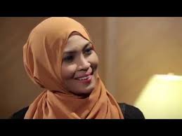 Ia diadaptasi daripada novel dia semanis honey karya dila dyna.drama ini telah mendapat sambutan hangat di malaysia. Episod Penuh Dia Semanis Honey Episod 3 Youtube