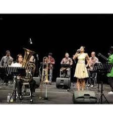 Mengutip dari situs kementerian pendidikan dan kebudayaan (kemendikbud), musik ansambel dibagi menjadi dua jenis, yaitu ansambel sejenis serta ansambel campuran. Gambar Di Samping Merupakan Sajian Musik A Ansambel Sejenis B Ansambel Campuran C Akustik D Brainly Co Id