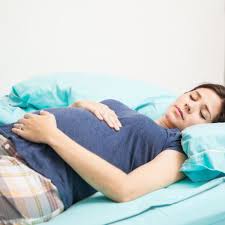 La maternité est un merveilleux moment mais parfois tu ressentiras des douleurs ou de la fatigue accrue. Grossesse Peut On Dormir Sur Le Dos Quand On Est Enceinte Femme Actuelle Le Mag