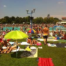 Costul biletului pentru intrare la strandul „weekend din tirgu mures, pentru adulţi este de 6,00 lei iar pentru copiii de la 3 ani până la 14 ani şi pensionari este de 3,00 lei. Photos At Complex Weekend Targu MureÈ MureÈ