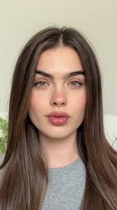 Laurel Thorp's Instagram, Twitter & Facebook