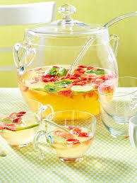 Am 30 April Wird In Den Mai Getanzt Mit Dieser Suffigen Erdbeer Holunder Bowle Wird S Garantiert Ei Minze Rezepte Bowle Rezepte Mit Alkohol Bowle Mit Alkohol