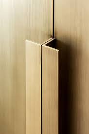 Pintu minimalis putih yang sewarna dengan dinding seperti poin sebelumnya memberikan keminimalisan yang membuat rumah anda tampak bersih dan luas. 11 Inspirasi Desain Handle Pintu Minimalis Yang Tampak Menarik Di Rumah Rumah123 Com