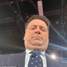 During this year's coronavirus outbreaks the federal government has refused to bring back the jobkeeper wage subsidy scheme, instead paying up to $750 a week directly into the bank accounts of locked down australians who lose work. Karl Stefanovic Reveals His Double Chin In A Very Awkward Photo Daily Mail Online