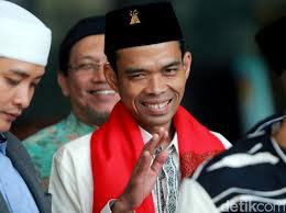 Para netizen yang mengikuti kisah perceraian ini mulai berspekulasi soal kebenaran kabar hadirnya orang ketiga dan keinginan uas untuk menikah lagi. Uas Disebut Akan Nikahi Perempuan Malaysia Pengacara Ungkap Faktanya