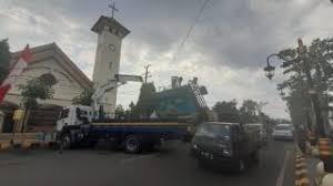 Lihat lowongan kerja di jora. Polisi Anggap Penabrak Gapura Jl Pahlawan Lalai Sopir Truk Saya Pasrah Madiunpos Com News Madiunpos Com