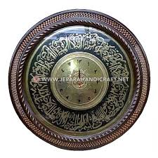 Ayat kursi, ayat kursi panjang, kaligrafi, kaligrafi ayat kursi, kaligrafi kayu, kaligrafi ukir kaligrafi ayat kursi ukiran halus. Jual Jam Dinding Kaligrafi Ayat Kursi Kuningan Terbaru