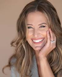 Natalie Collazo's Instagram, Twitter & Facebook