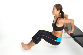 Los brazos son, posiblemente, una de las partes del cuerpo que más delata el paso de los años, pero esto no tiene por qué significar que a partir de cierta edad tengas que esconderlos. 7 Ejercicios Para Tonificar Brazos En Casa