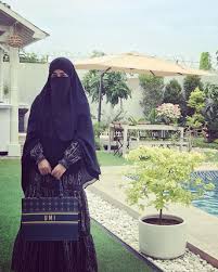 Dengan berat hati dan terpaksa, anton menyetujui usulku. Lama Bungkam Umi Pipik Menemukan Identitas Istri Ketiga Ustaz Jefri Al Buchori Situs Berita Indonesia28