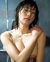 女優の浅川梨奈、３年ぶりにグラビア解禁でセクシーなくびれおっぱいボディを披露 - エロチカ