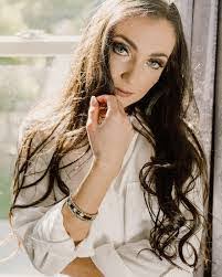 Danielle Beamon's Instagram, Twitter & Facebook