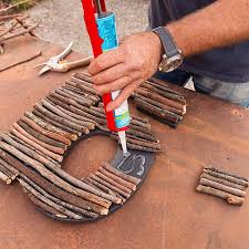 How To Make Stick Letter Outdoor Art Kinder Basteln Holz Basteln Mit Holz Basteln Mit Kindern