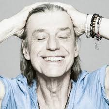 S'il affirme que son père et sa mère auraient eu envie d'être eux aussi des artistes, ils n'étaient jean louis aubert 2021 : Jean Louis Aubert Archives Music Discovery Hub