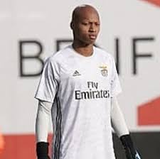 Slベンフィカ 原語表記 sport lisboa e benfica 愛称 encarnados (赤), águias (ワシ), benfiquistas (ベンフィキスタス), glorioso (栄光のクラブ) クラブカラー 赤 創設年 1904年 所属リーグ プリメイラ・リーガ 所属ディビジョン 1部 æ—¥æœ¬äººgkå°ä¹…ä¿çŽ²å¤®ãƒ–ãƒ©ã‚¤ã‚¢ãƒ³ã¨ãƒªãƒãƒ—ãƒ¼ãƒ«fw ç¨ã¿åˆã„ãŒè©±é¡Œã« ãƒ©ã‚¤ãƒ–ãƒ‰ã‚¢ãƒ‹ãƒ¥ãƒ¼ã‚¹