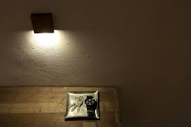 コンセント要らずでどこでも設置 6 5cmの木製常夜灯 calm roomie ルーミー 常夜灯 間接照明 diy モダンな照明