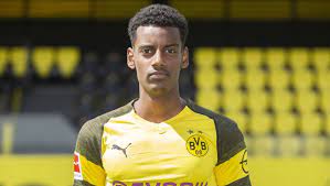 Transfers, gehalt, erfolge, statistiken im klub und im nationalteam. Real Sociedad Confirm Signing Of Alexander Isak From Borussia Dortmund On 5 Year Deal 90min