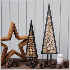 Schlichte aber originelle weihnachtsdekoration mit natürlichem charme. Oh Tannenbaum Aus Holz In 2 Grossen Weihnachten Holz Weihnachtsdeko Holz Holz Tannenbaum