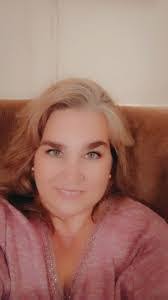 Lori Strait's Instagram, Twitter & Facebook