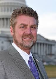 Dean Gibson's Instagram, Twitter & Facebook