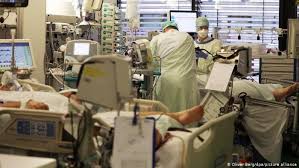 Ações gerenciais e assistenciais do enfermeiro em unidade de terapia intensiva: Covid 19 Evidencia Falta De Pessoal Nas Utis De Berlim Noticias Sobre Politica Economia E Sociedade Da Alemanha Dw 08 12 2020