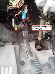 Ou se trouve exactement la petite boite sous la pedale d embrayage ? Alerte De Frein De Parking Scenic Renault Forum Marques Automobile Forum Auto