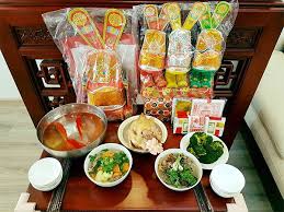 Một thứ không thể thiếu trong mâm cơm cúng ông táo là cá chép (sống hoặc chín) vì cá chép được coi là phương tiện để ông táo về trời. Gá»£i Y Nhá»¯ng Mam CÆ¡m Cung Ong Tao 23 Thang Cháº¡p Ä'Æ¡n Giáº£n