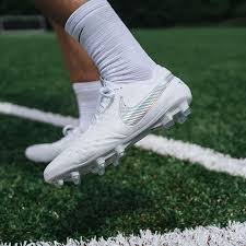 Pin By Kennzi On Medias Con Zapatillas In 2020 Nike Football Shopping Instagram Shop