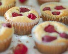 Recette De Mini Gateaux Invisibles Aux Framboises Et Noisette Recette Recette Muffin Recette Muffin Framboise