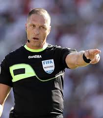 De roberto firmino, estuvo antecedido de una jugada polémica cuando la pelota chocó de frente en el cuerpo del árbitro argentino néstor pitana. La Nacion Pitana Dirigira Paraguay Peru