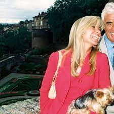 Il est marié à luana tenca, chroniqueuse culinaire télévisuelle sous son nom marital, depuis 1990, et a trois enfants : Photos Jean Paul Belmondo Toutes Les Femmes De Sa Vie Gala