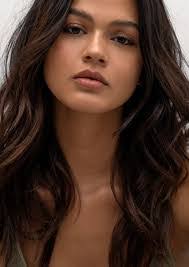 Ashley Dowling's Instagram, Twitter & Facebook