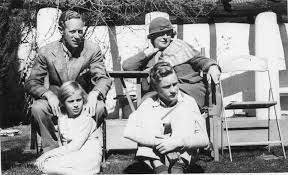 Evelyn ruth vancleve was born on october 15, 1925 the daughter of dudley and evelyn (jones) vancleve. Howard Married Ruth Evelyn Martin In 1916 And They Had Two Children His Son Ronald Howard 1918 1996 Became An Actor Leslie Howard Family Photos Silent Movie