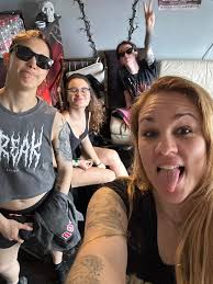 Morning backstage vibes 😎☕️