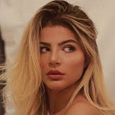 Beatriz Jacob's Instagram, Twitter & Facebook