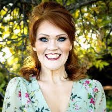 Sonya Lowe's Instagram, Twitter & Facebook