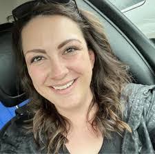 Farrah Bennett's Instagram, Twitter & Facebook