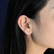 Ces puces boucles d'oreilles barres graphique sont en plaqué or. Boucles D Oreilles Kenza Argent 925 Puces Barre Geometrique Ceveine
