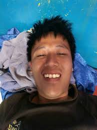 alam nyo ba kung bakit maraming nakangiti sa mundo? kase konti na lang kami  na ang gusto ay seryosong relasyon 💯❤️