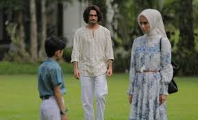 Film surga yang tak dirindukan merupakan film indonesia bergenre religi yang dirilis pada tanggal 15 juli 2015. Sinopsis Surga Yang Tak Dirindukan 3 Kejutan Peran Baru Reza Rahadian