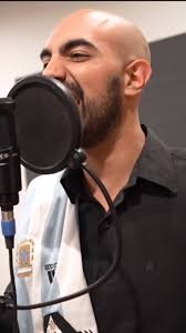 OUT NOW! GOL ARGENTINO PARA TODO EL PUEBLO. Con la guitarra del gran @ jonatan.alvarez.79 En el hermoso @cabildeep que fue sede para ver los  partidos más importantes del mundial Las perillas de @__