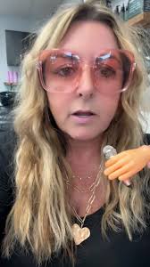 Just your average day at a Florida salon. #swingers #alwaytrustthepiper  #pink #theydontknow #notmyclient #onlyinflorida