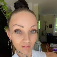 Annie Eckman's Instagram, Twitter & Facebook