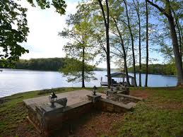 Spacious Lakefront House On Norris Lake In Deerfield Resort Sleeps 16 La Follette In 2020 Lakefront Homes Patio Norris